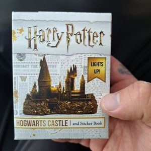 Mini scale replica of hogwarts castle that lights up
